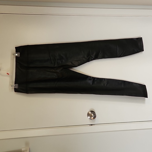 Black faux leather leggings - Picture 4 of 5